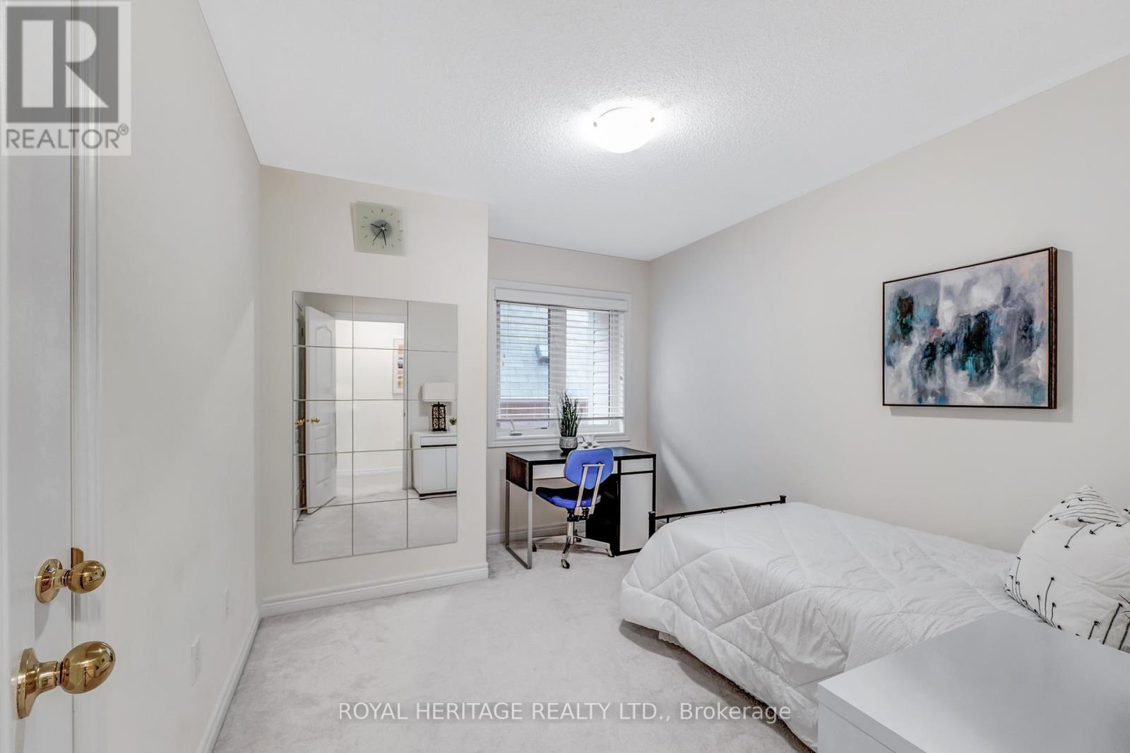












6 EYREGLEN COURT

,
Ajax (Northeast Ajax),




Ontario
L1Z0C1

