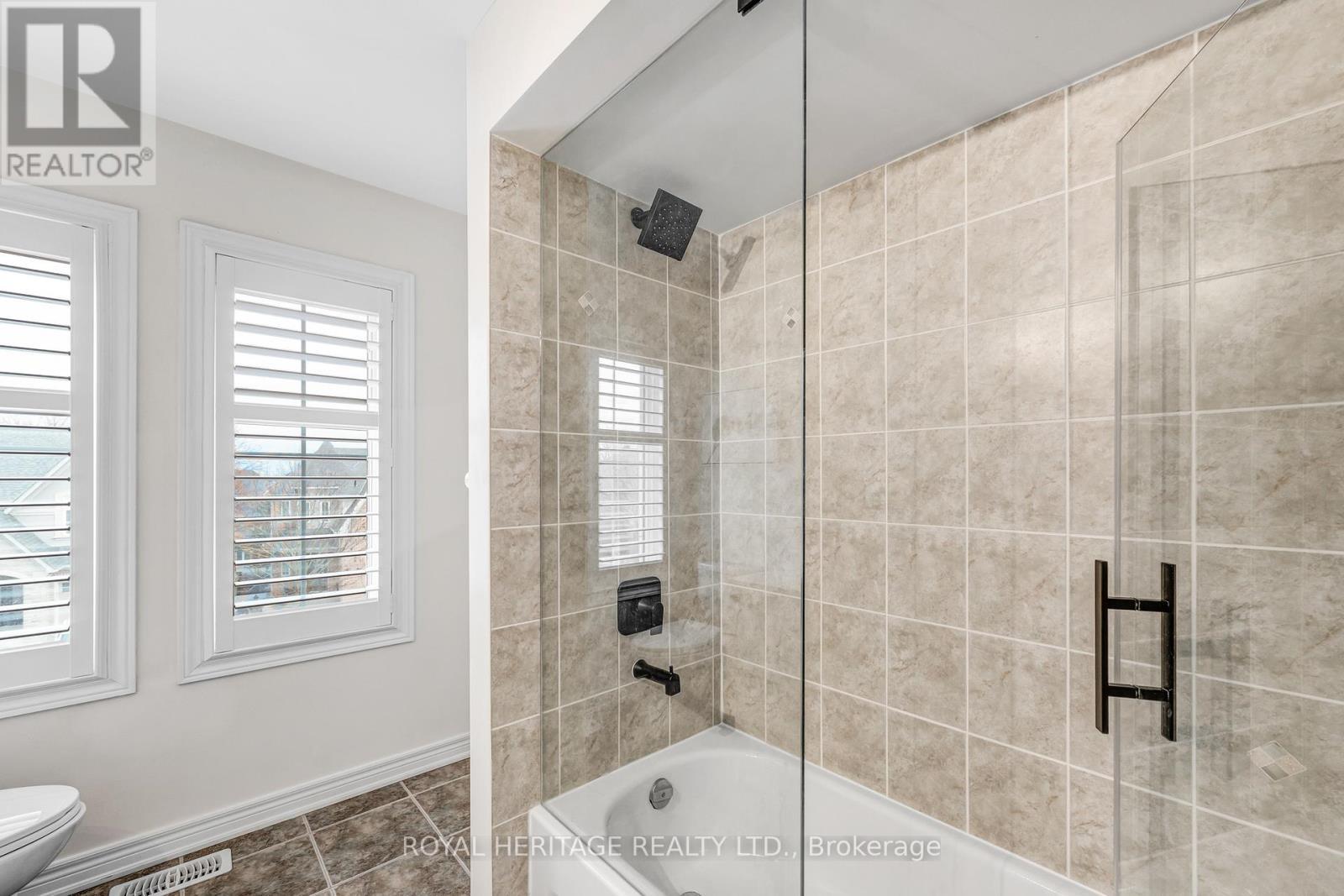 












6 EYREGLEN COURT

,
Ajax (Northeast Ajax),




Ontario
L1Z0C1

