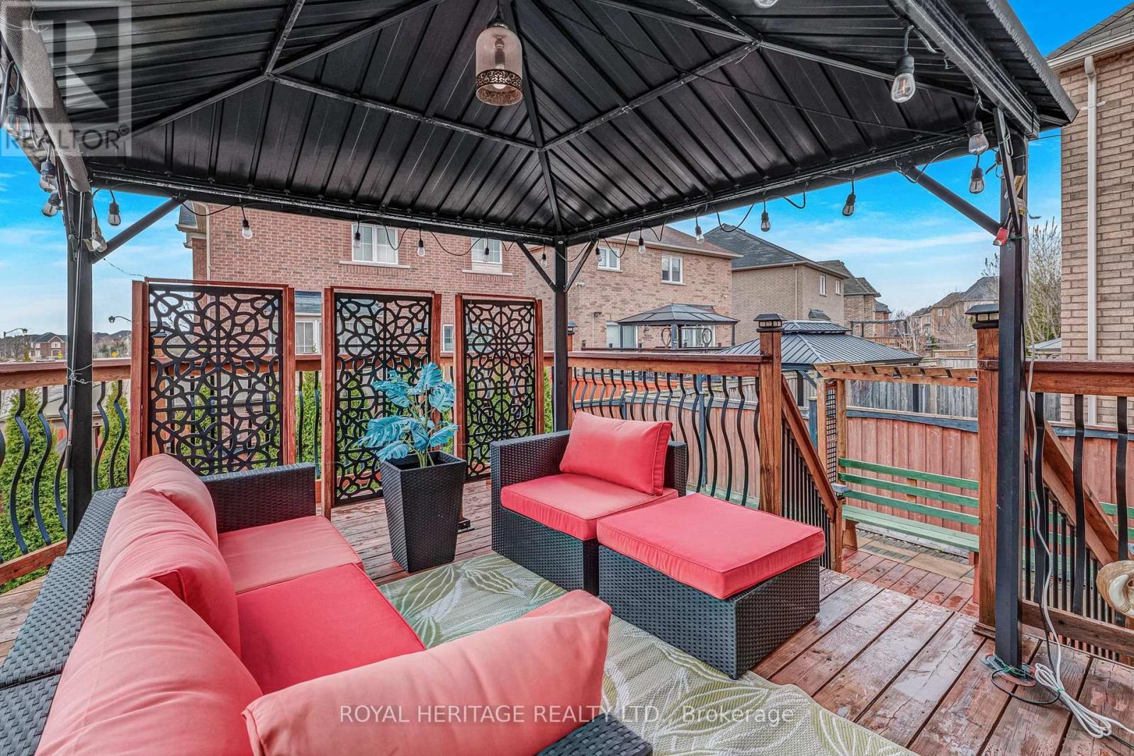












6 EYREGLEN COURT

,
Ajax (Northeast Ajax),




Ontario
L1Z0C1


