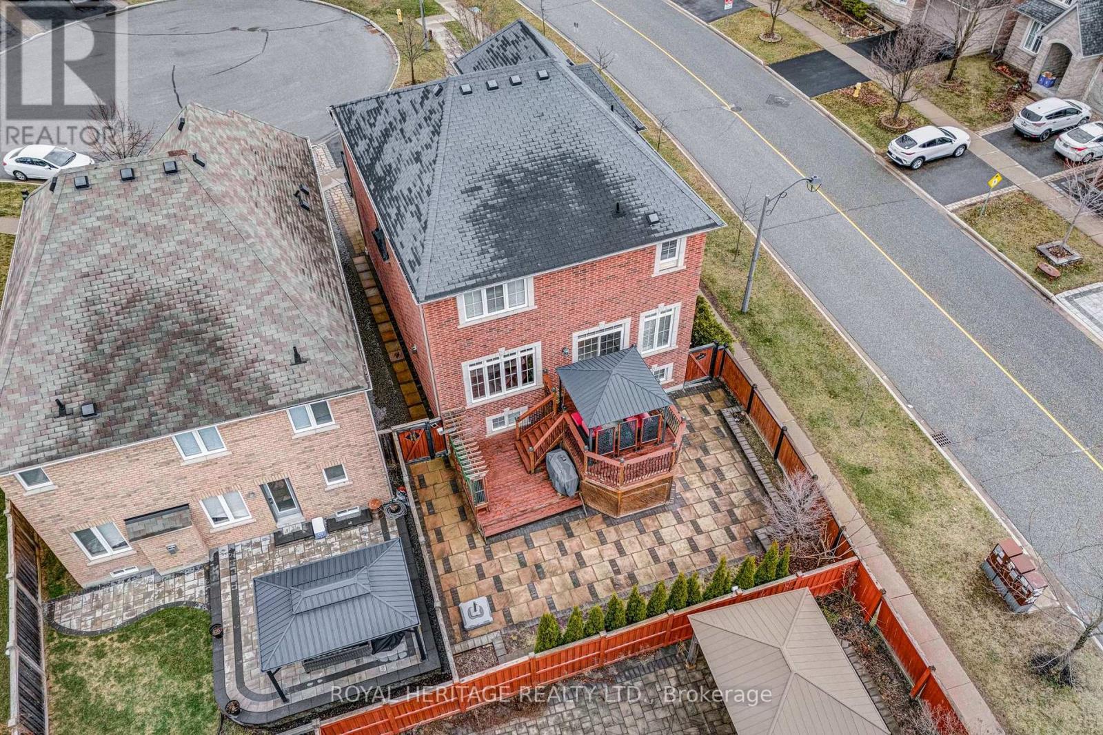 












6 EYREGLEN COURT

,
Ajax (Northeast Ajax),




Ontario
L1Z0C1

