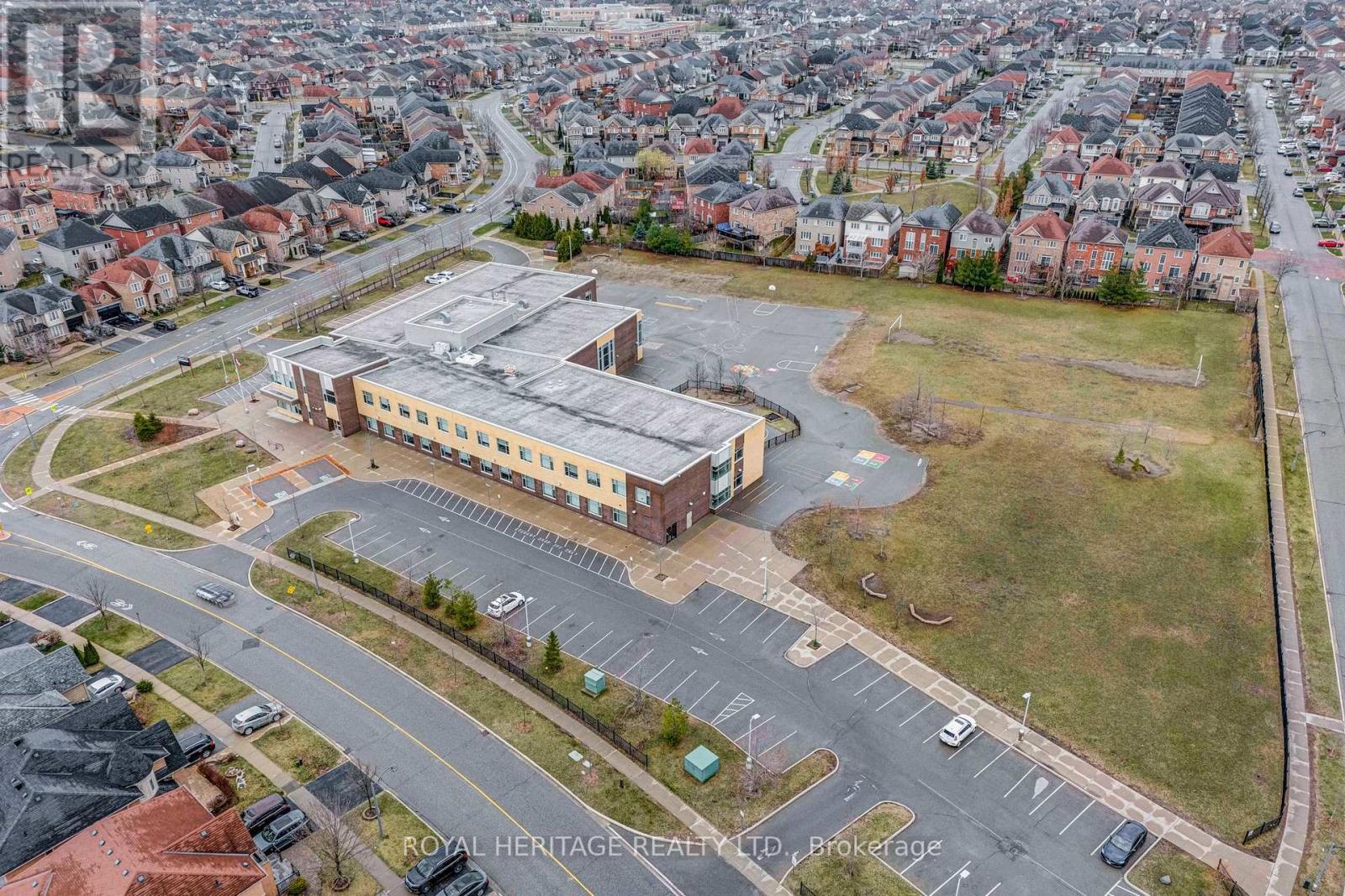 












6 EYREGLEN COURT

,
Ajax (Northeast Ajax),




Ontario
L1Z0C1

