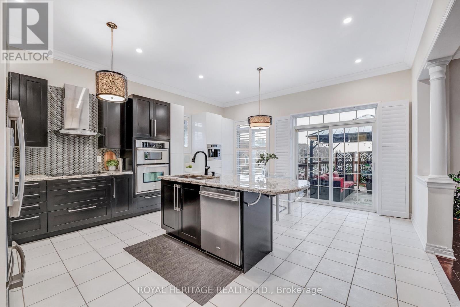 












6 EYREGLEN COURT

,
Ajax (Northeast Ajax),




Ontario
L1Z0C1

