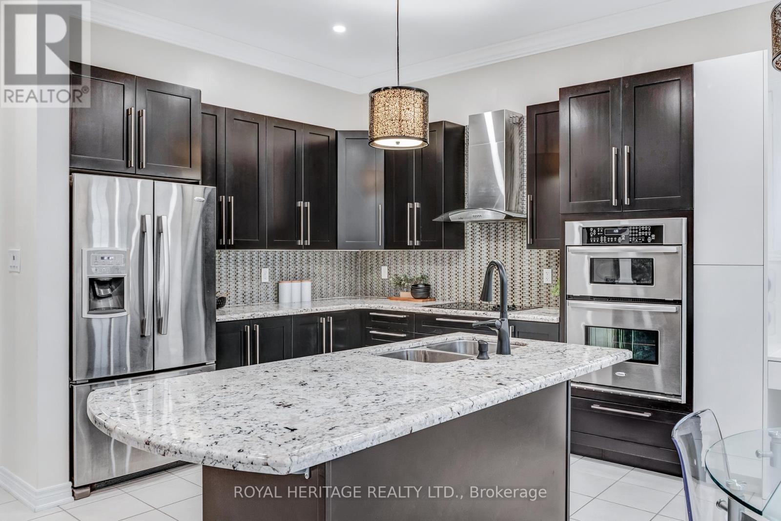 












6 EYREGLEN COURT

,
Ajax (Northeast Ajax),




Ontario
L1Z0C1

