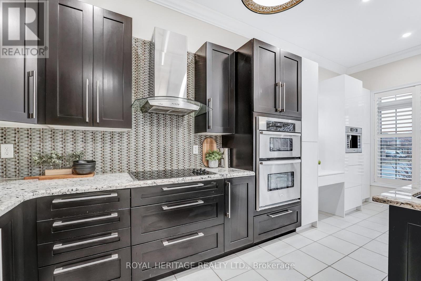 












6 EYREGLEN COURT

,
Ajax (Northeast Ajax),




Ontario
L1Z0C1

