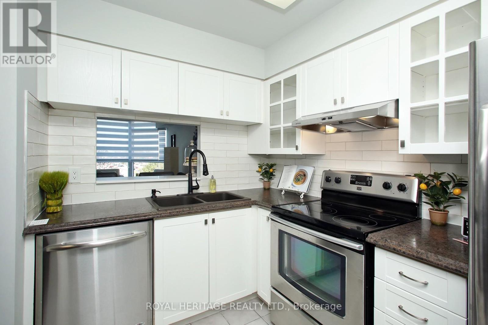 












505 - 3231 EGLINTON AVENUE E

,
Toronto (Scarborough Village),




Ontario
M1J3N5

