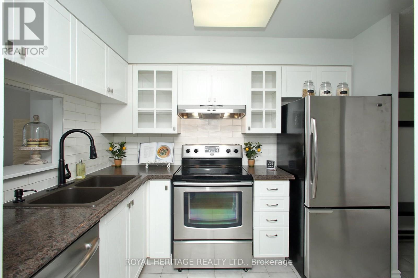 












505 - 3231 EGLINTON AVENUE E

,
Toronto (Scarborough Village),




Ontario
M1J3N5

