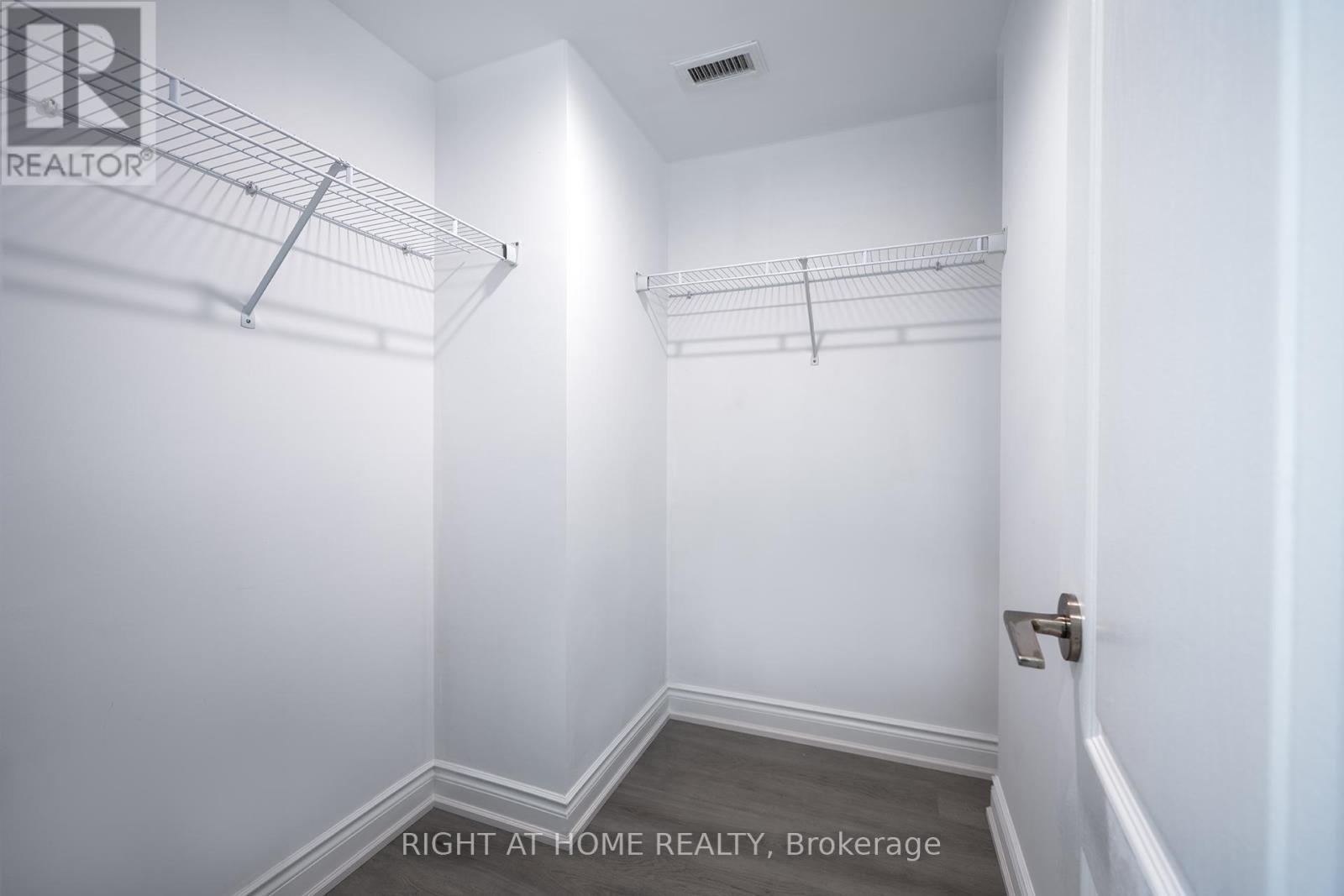 












3706 - 50 BRIAN HARRISON WAY

,
Toronto (Bendale),




Ontario
M1P5J4

