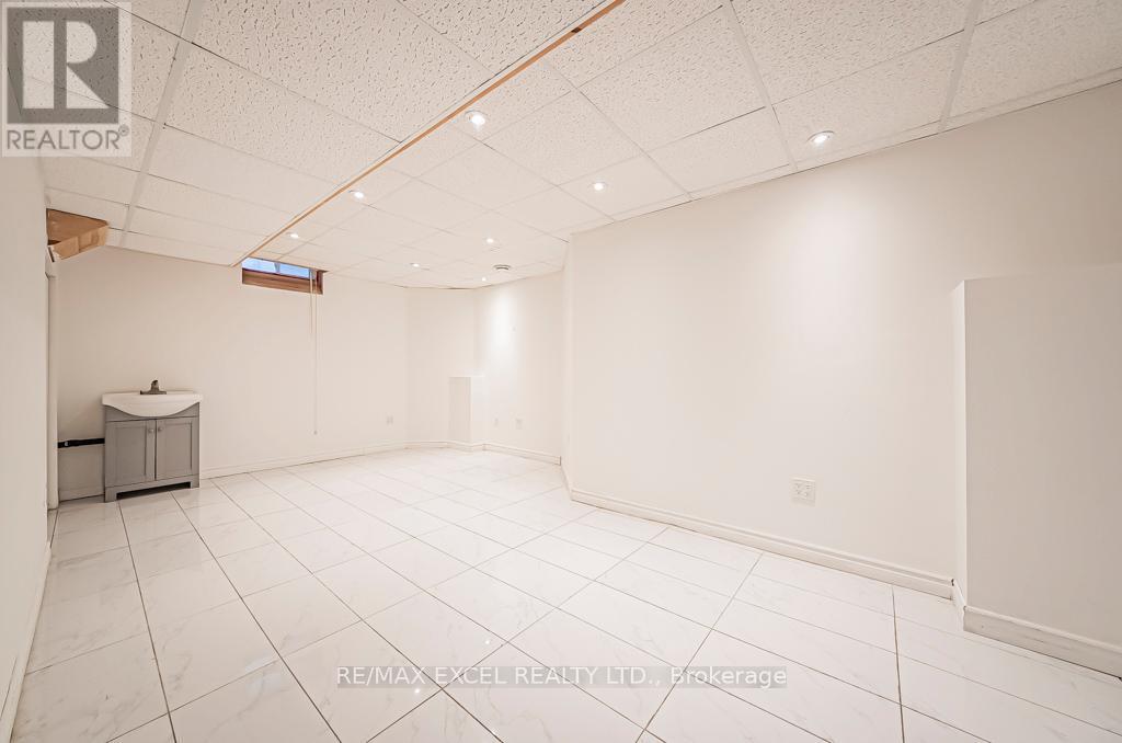 












3 HEADON AVENUE

,
Ajax (Central East),




Ontario
L1Z1R4

