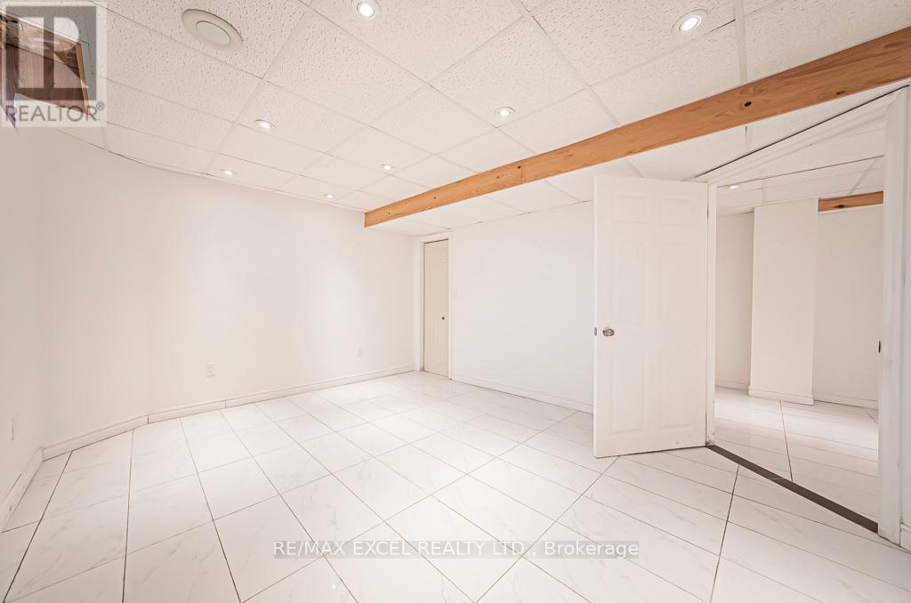 












3 HEADON AVENUE

,
Ajax (Central East),




Ontario
L1Z1R4

