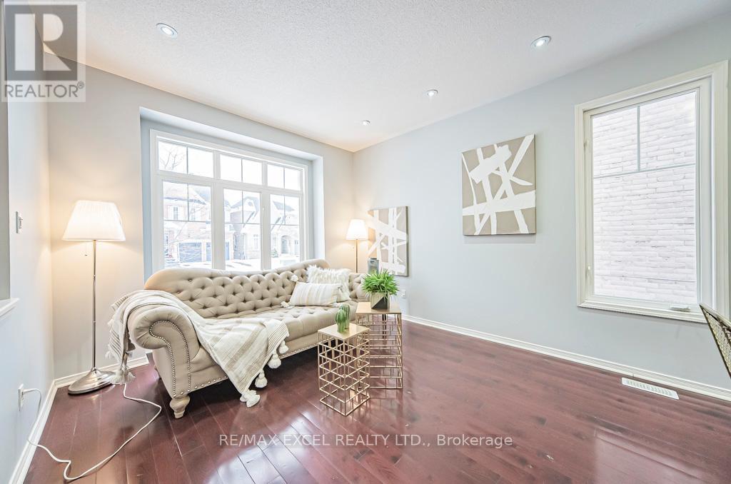 












3 HEADON AVENUE

,
Ajax (Central East),




Ontario
L1Z1R4

