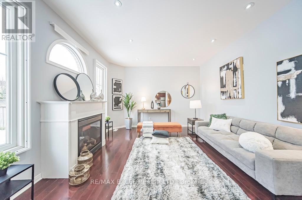 












3 HEADON AVENUE

,
Ajax (Central East),




Ontario
L1Z1R4

