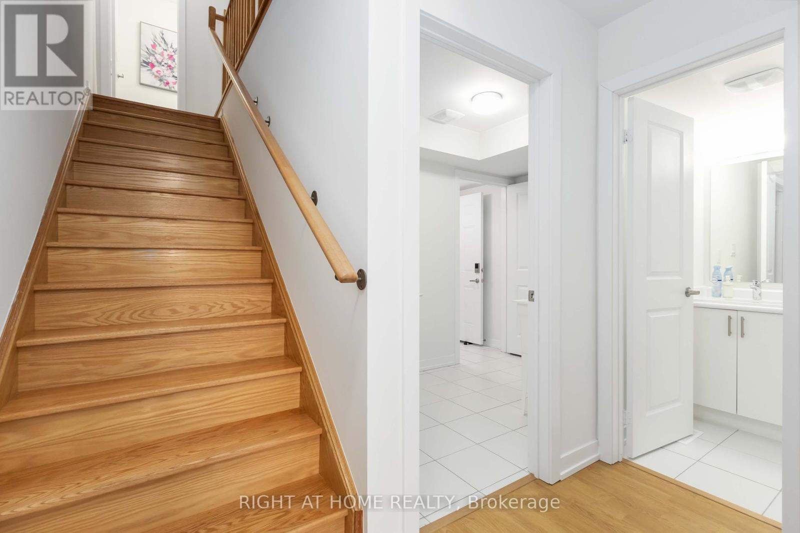 












1557 MIDLAND AVENUE

,
Toronto (Bendale),




Ontario
M1P0G3

