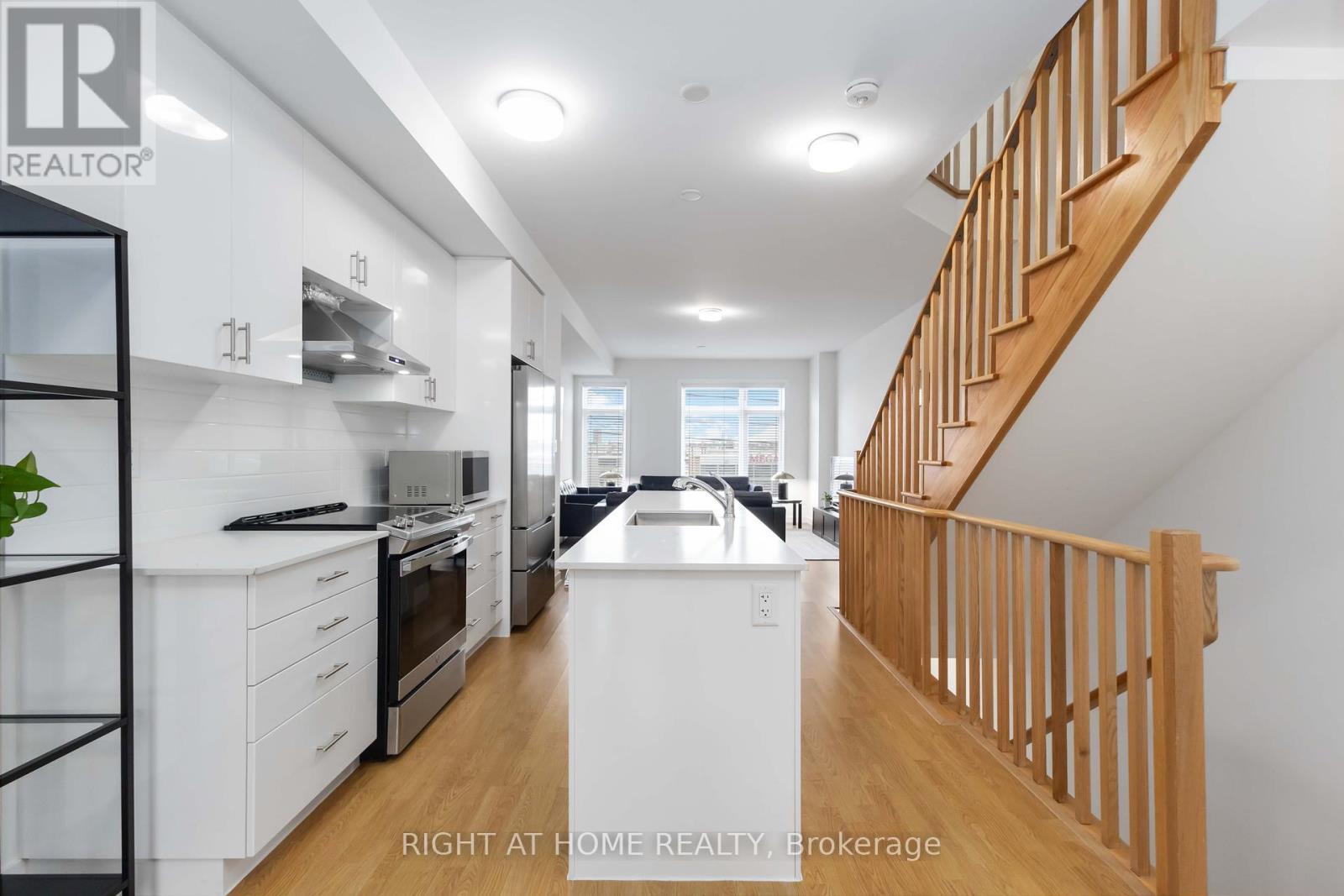 












1557 MIDLAND AVENUE

,
Toronto (Bendale),




Ontario
M1P0G3

