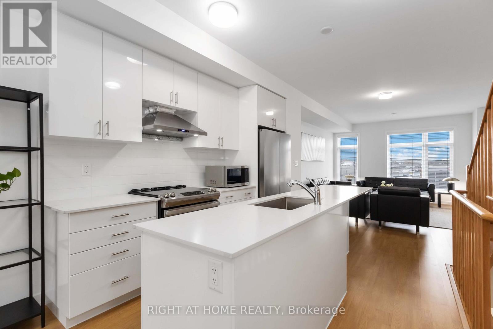 












1557 MIDLAND AVENUE

,
Toronto (Bendale),




Ontario
M1P0G3

