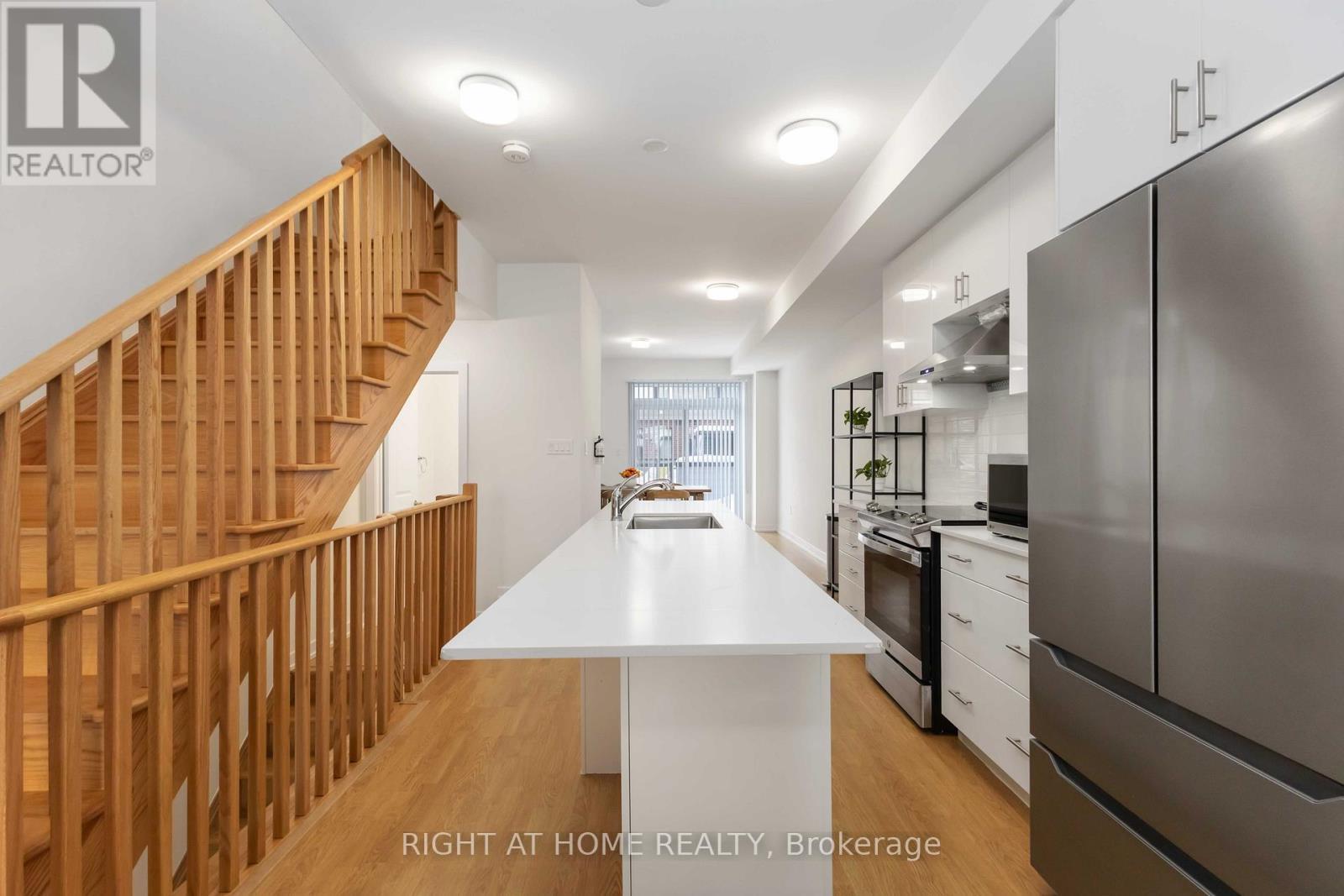 












1557 MIDLAND AVENUE

,
Toronto (Bendale),




Ontario
M1P0G3

