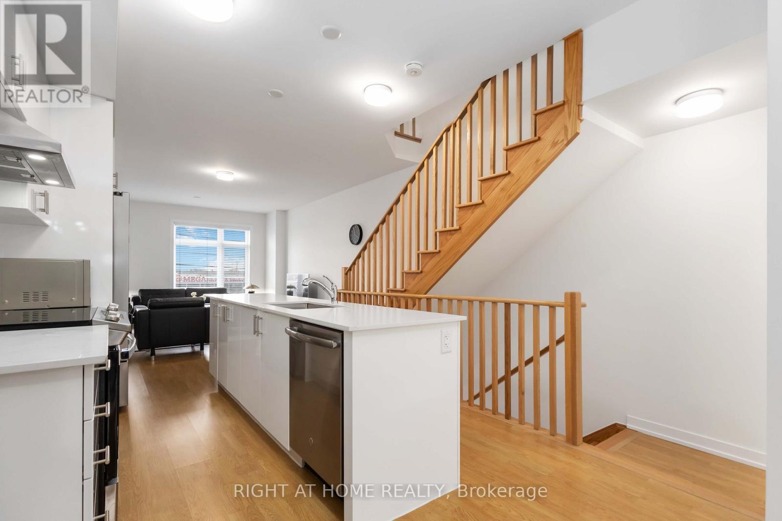 












1557 MIDLAND AVENUE

,
Toronto (Bendale),




Ontario
M1P0G3

