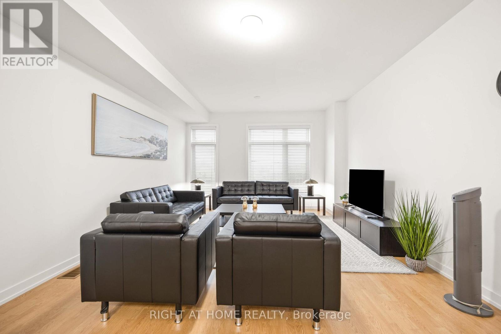 












1557 MIDLAND AVENUE

,
Toronto (Bendale),




Ontario
M1P0G3

