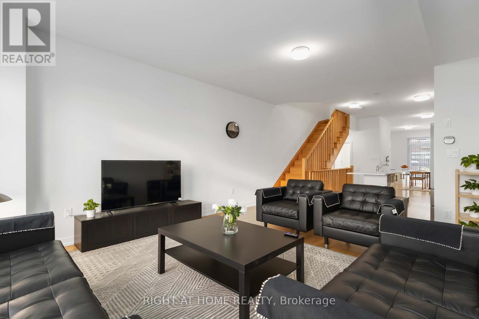 












1557 MIDLAND AVENUE

,
Toronto (Bendale),




Ontario
M1P0G3

