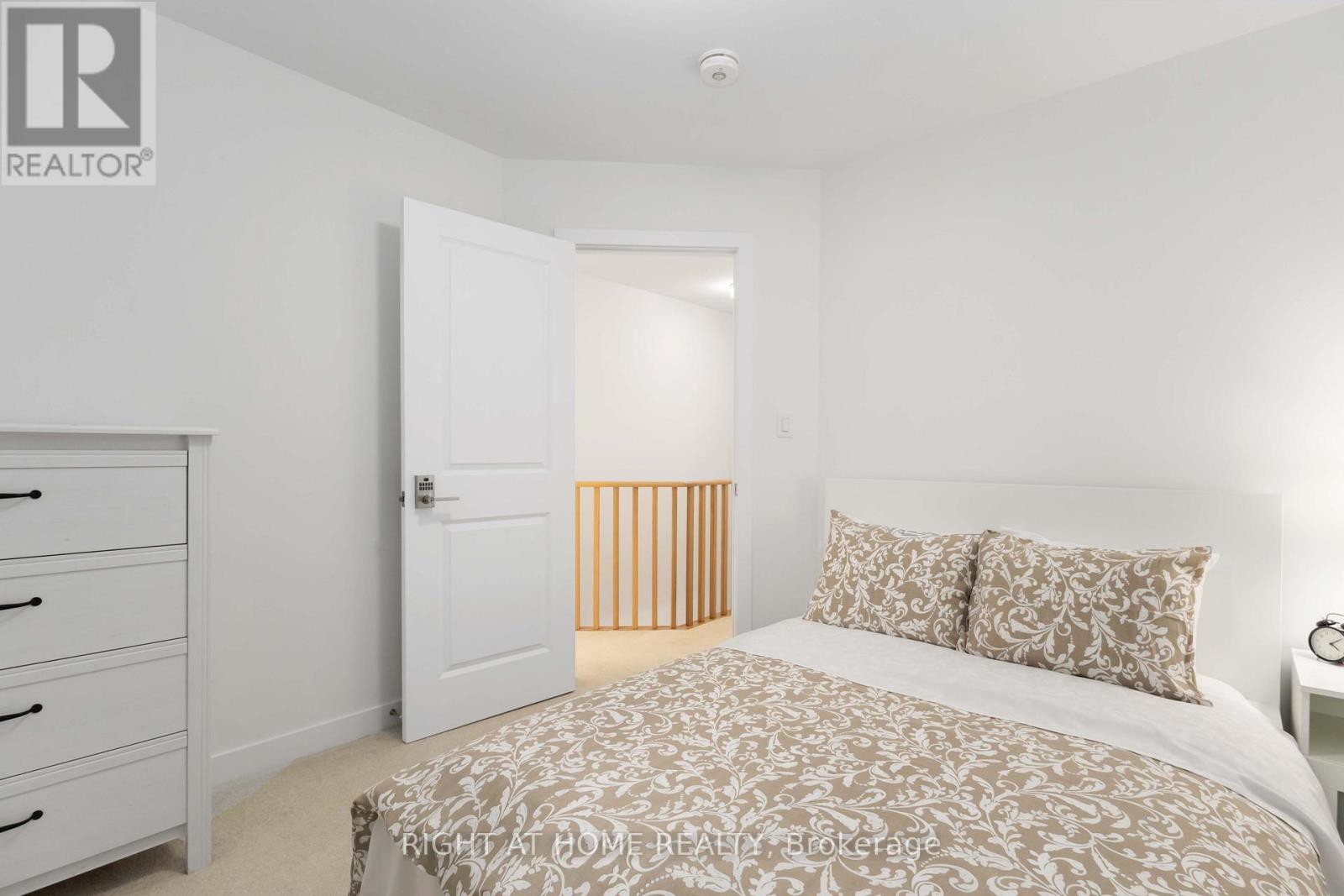 












1557 MIDLAND AVENUE

,
Toronto (Bendale),




Ontario
M1P0G3

