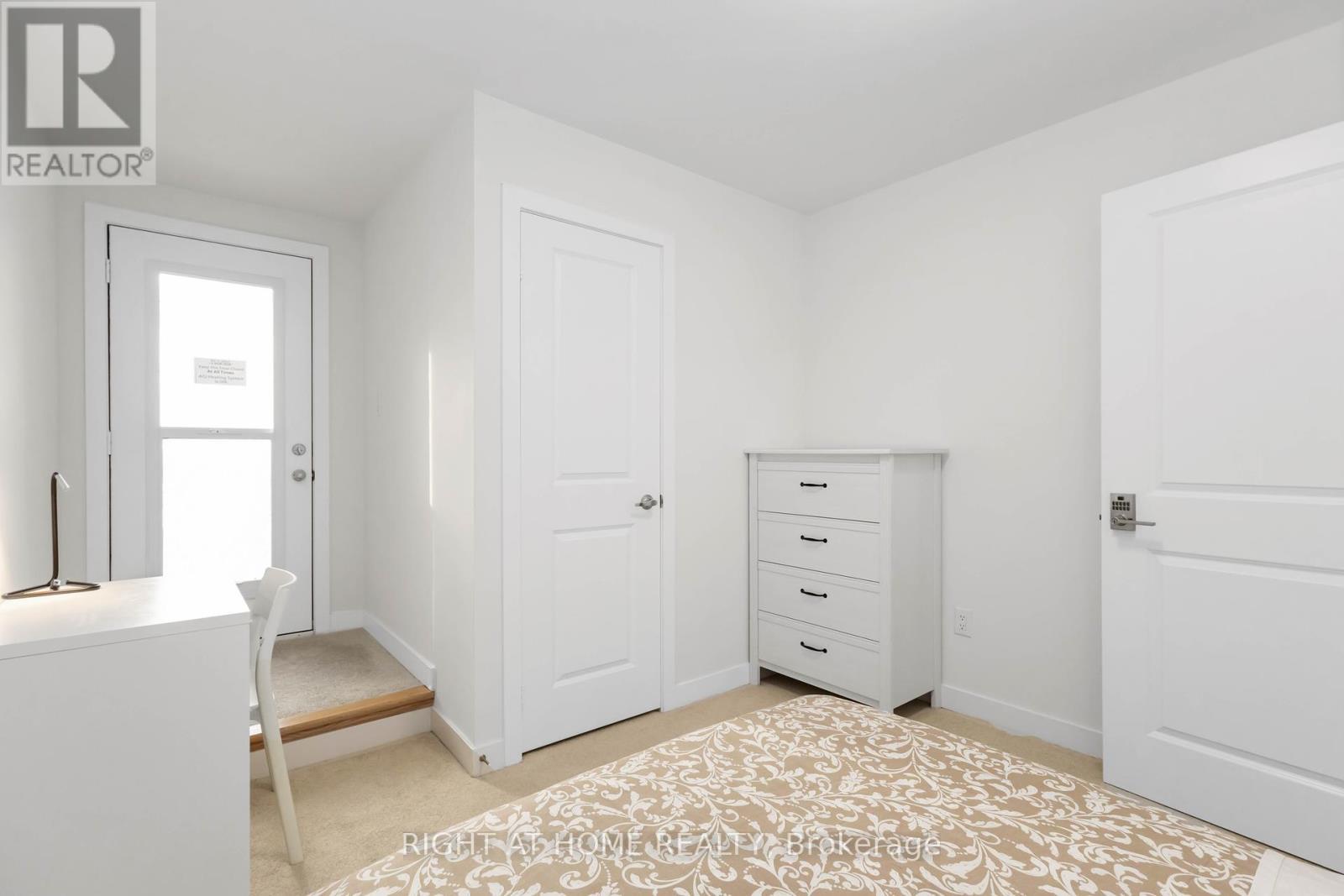 












1557 MIDLAND AVENUE

,
Toronto (Bendale),




Ontario
M1P0G3

