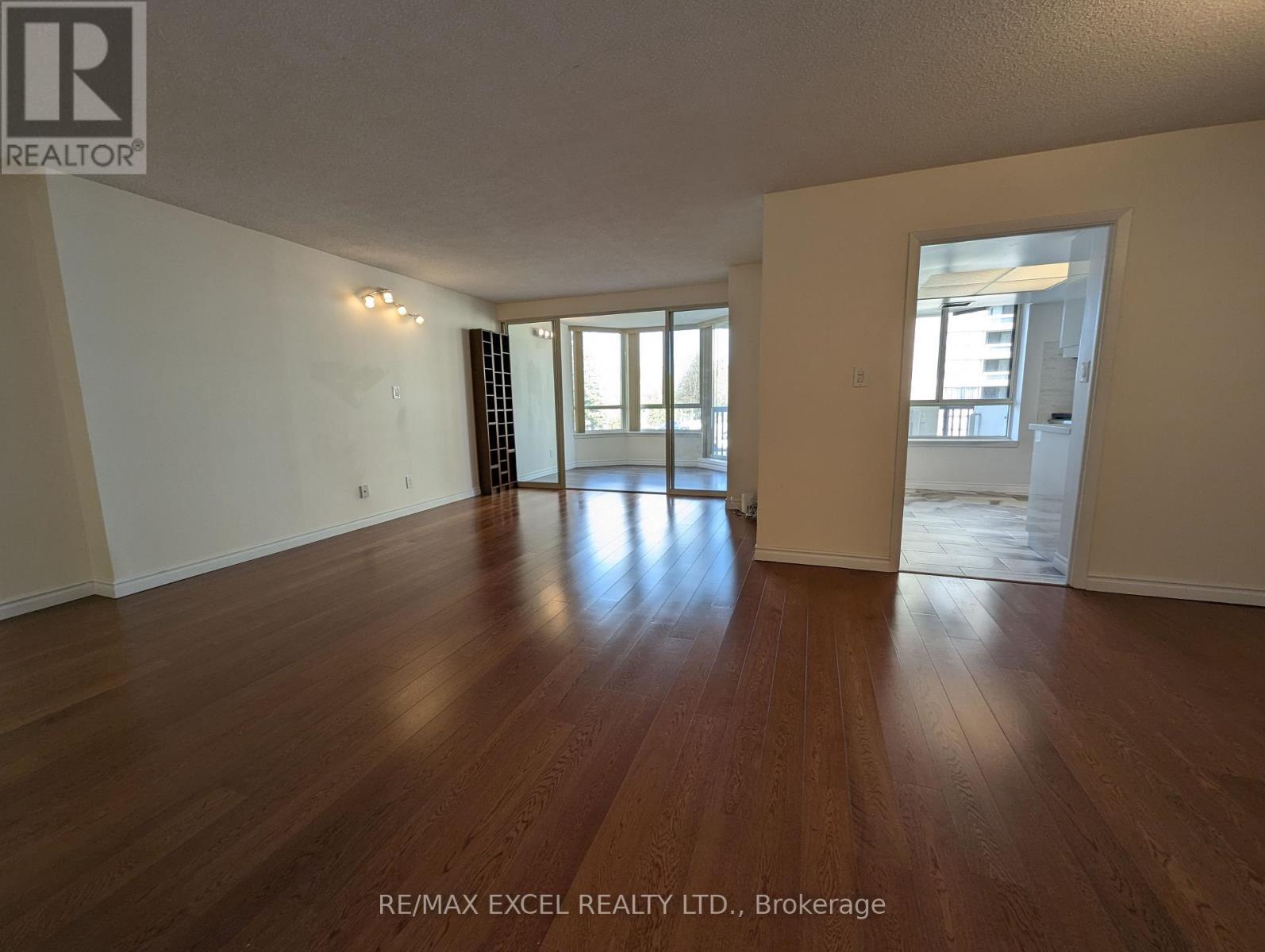 












203 - 275 BAMBURGH CIRCLE

,
Toronto (Steeles),




Ontario
M1W3X4

