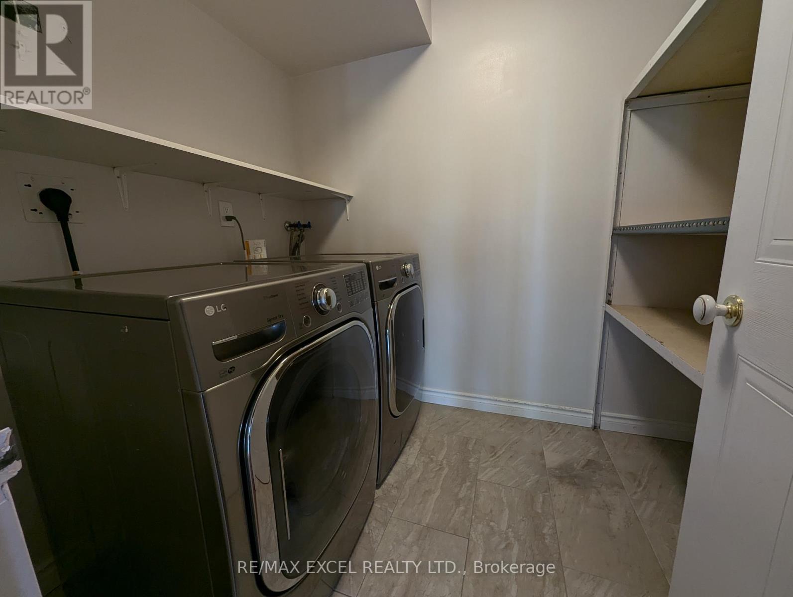 












203 - 275 BAMBURGH CIRCLE

,
Toronto (Steeles),




Ontario
M1W3X4

