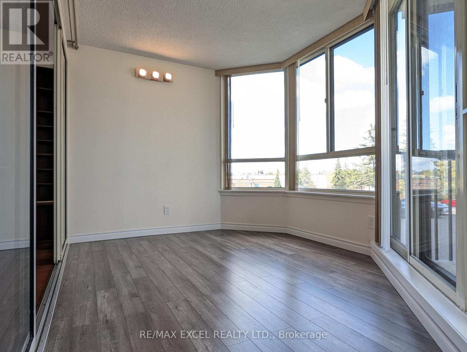 












203 - 275 BAMBURGH CIRCLE

,
Toronto (Steeles),




Ontario
M1W3X4

