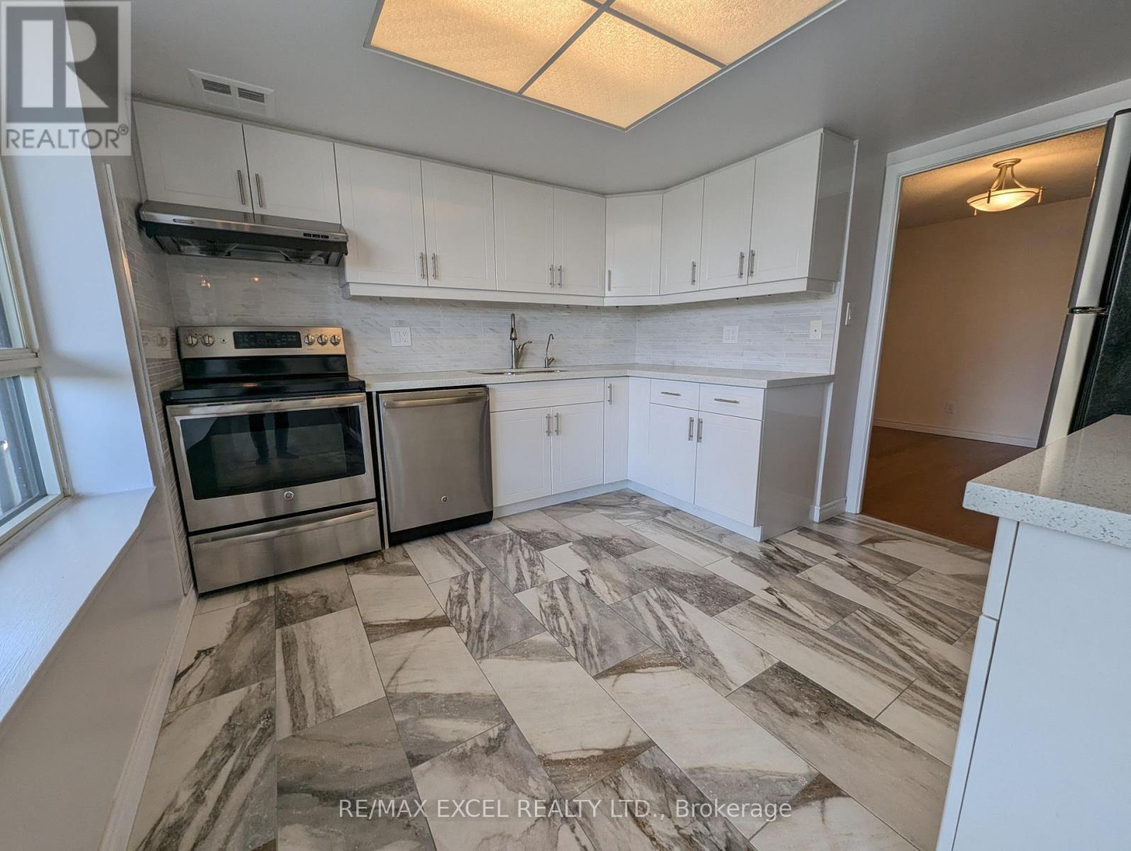 












203 - 275 BAMBURGH CIRCLE

,
Toronto (Steeles),




Ontario
M1W3X4

