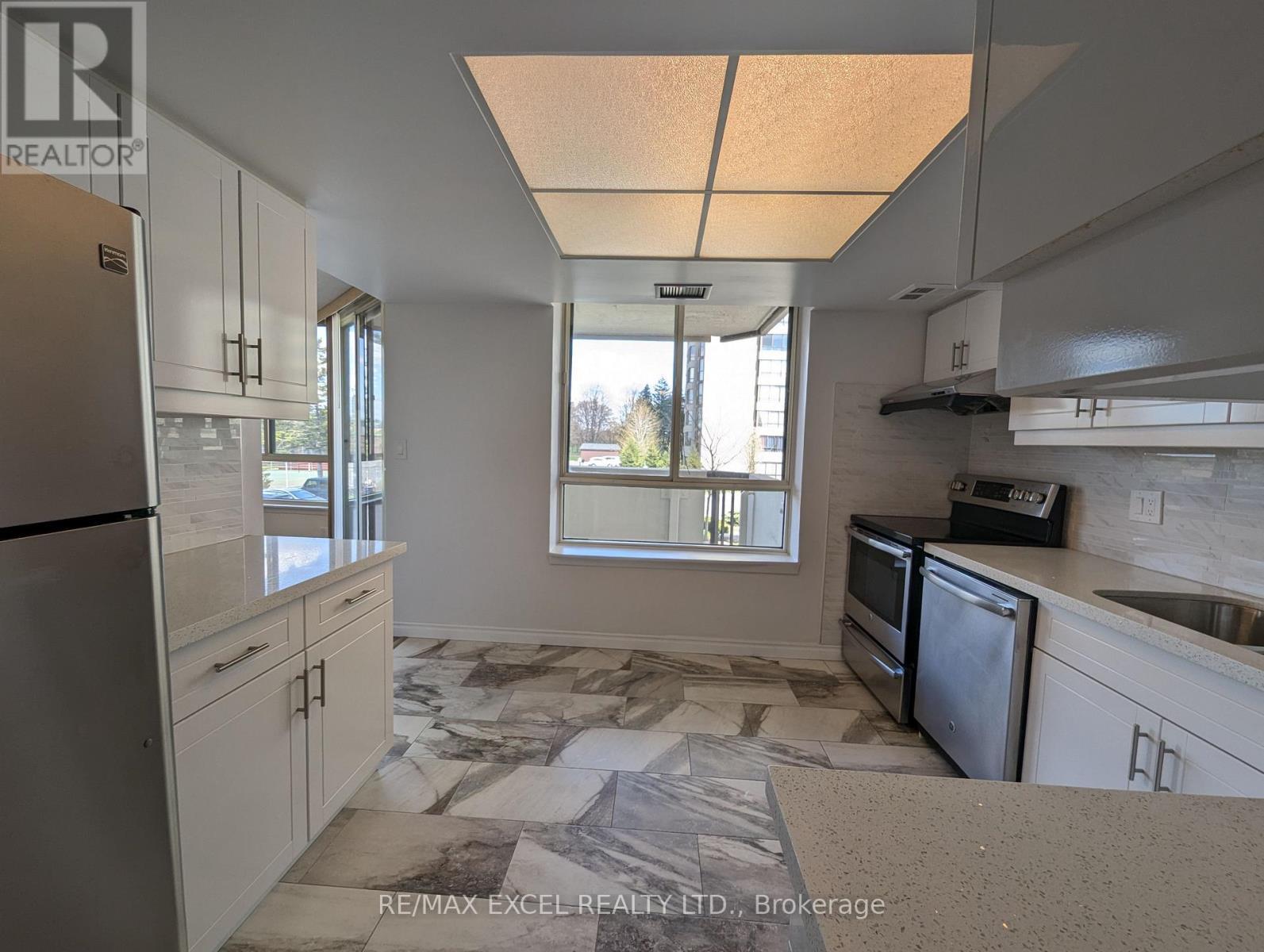 












203 - 275 BAMBURGH CIRCLE

,
Toronto (Steeles),




Ontario
M1W3X4

