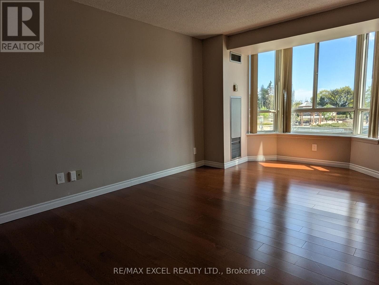 












203 - 275 BAMBURGH CIRCLE

,
Toronto (Steeles),




Ontario
M1W3X4

