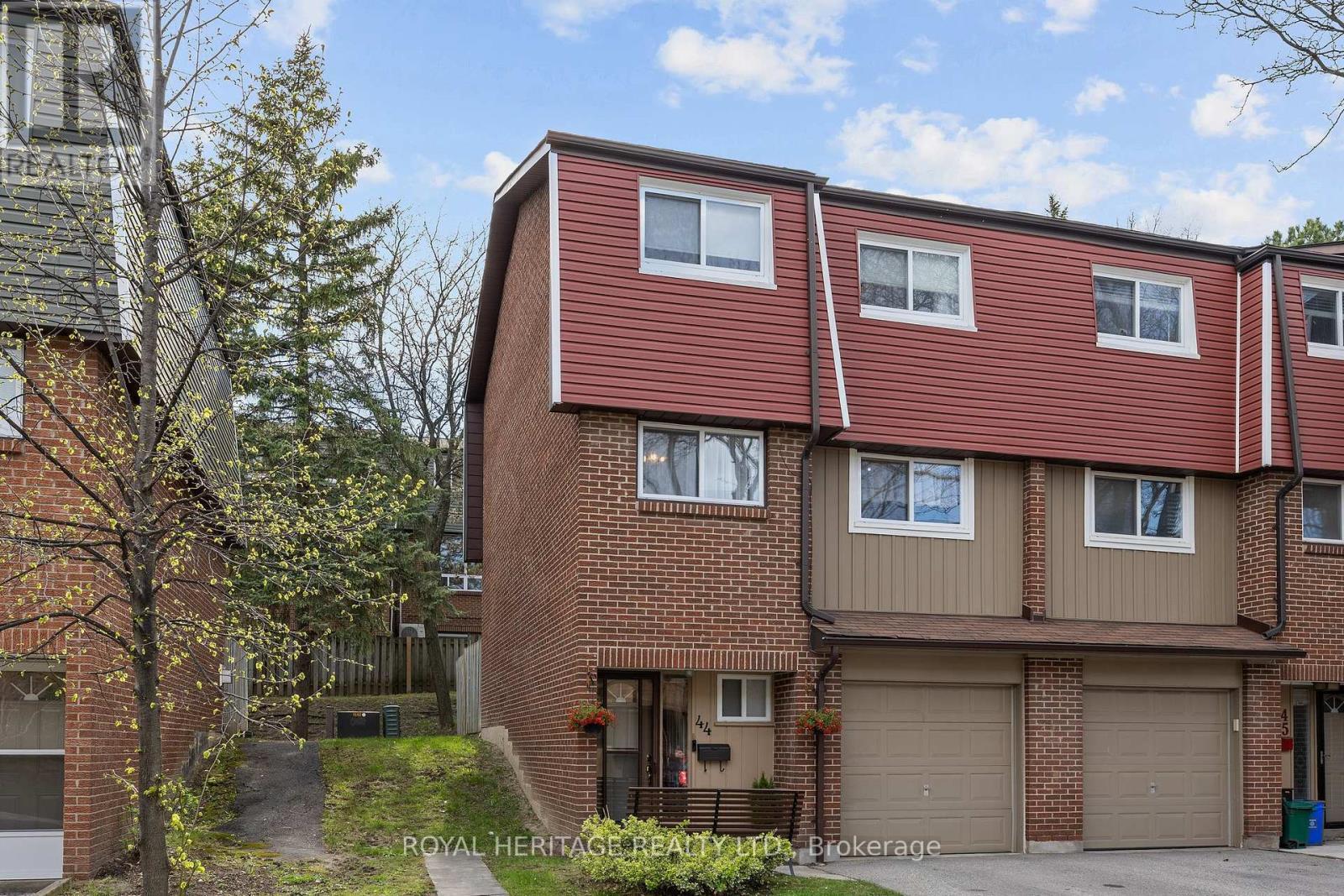 












44 - 1310 FIELDLIGHT BOULEVARD

,
Pickering (Liverpool),




Ontario
L1V2Y8

