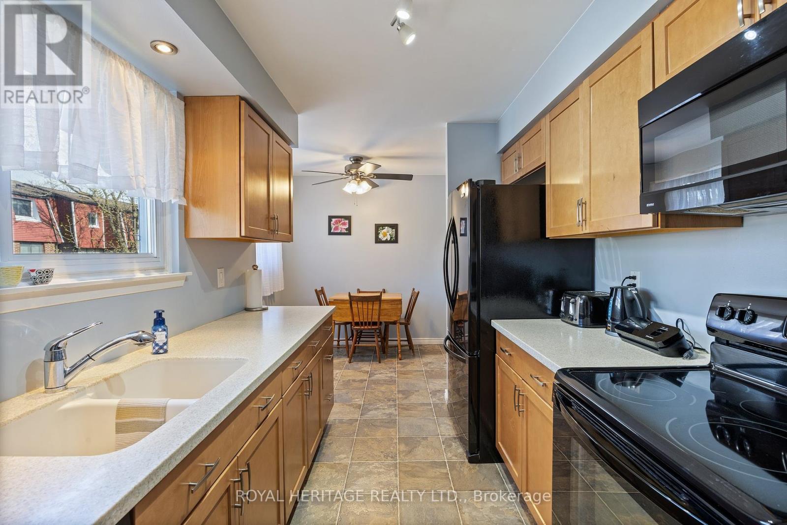 












44 - 1310 FIELDLIGHT BOULEVARD

,
Pickering (Liverpool),




Ontario
L1V2Y8

