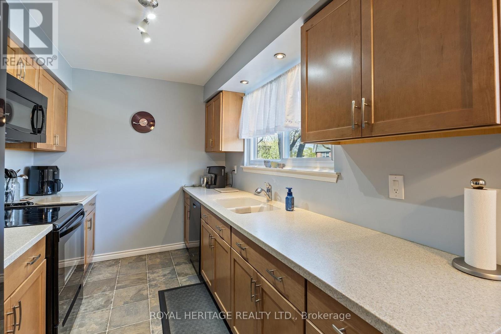 












44 - 1310 FIELDLIGHT BOULEVARD

,
Pickering (Liverpool),




Ontario
L1V2Y8

