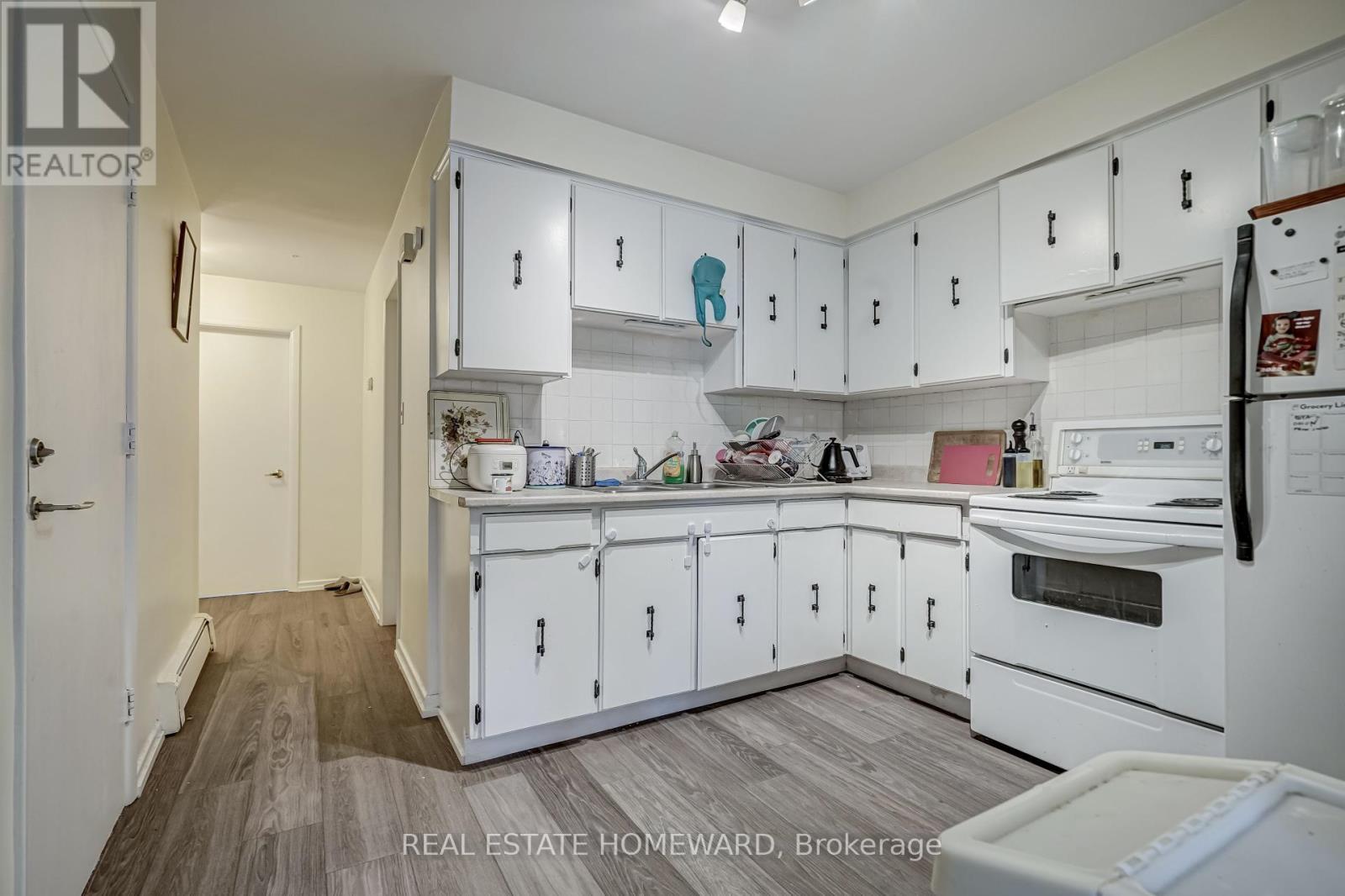 












176/178 BALSAM AVENUE

,
Toronto (The Beaches),




Ontario
M4E3C1

