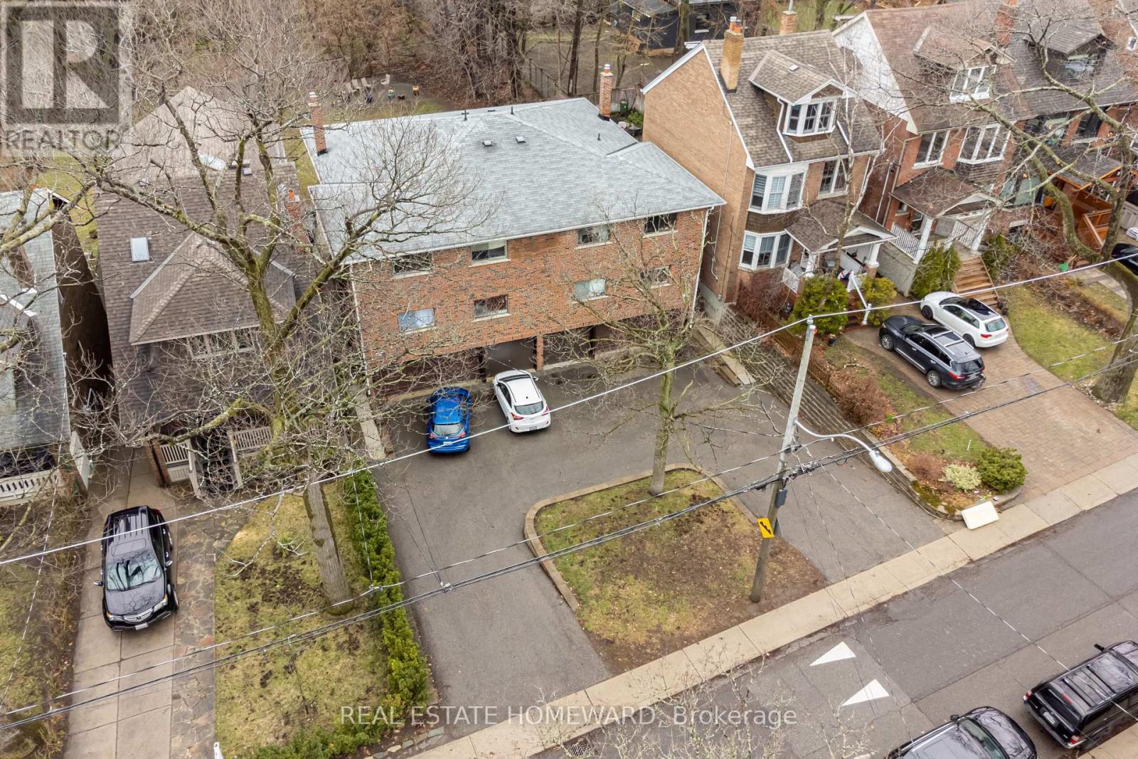 












176/178 BALSAM AVENUE

,
Toronto (The Beaches),




Ontario
M4E3C1

