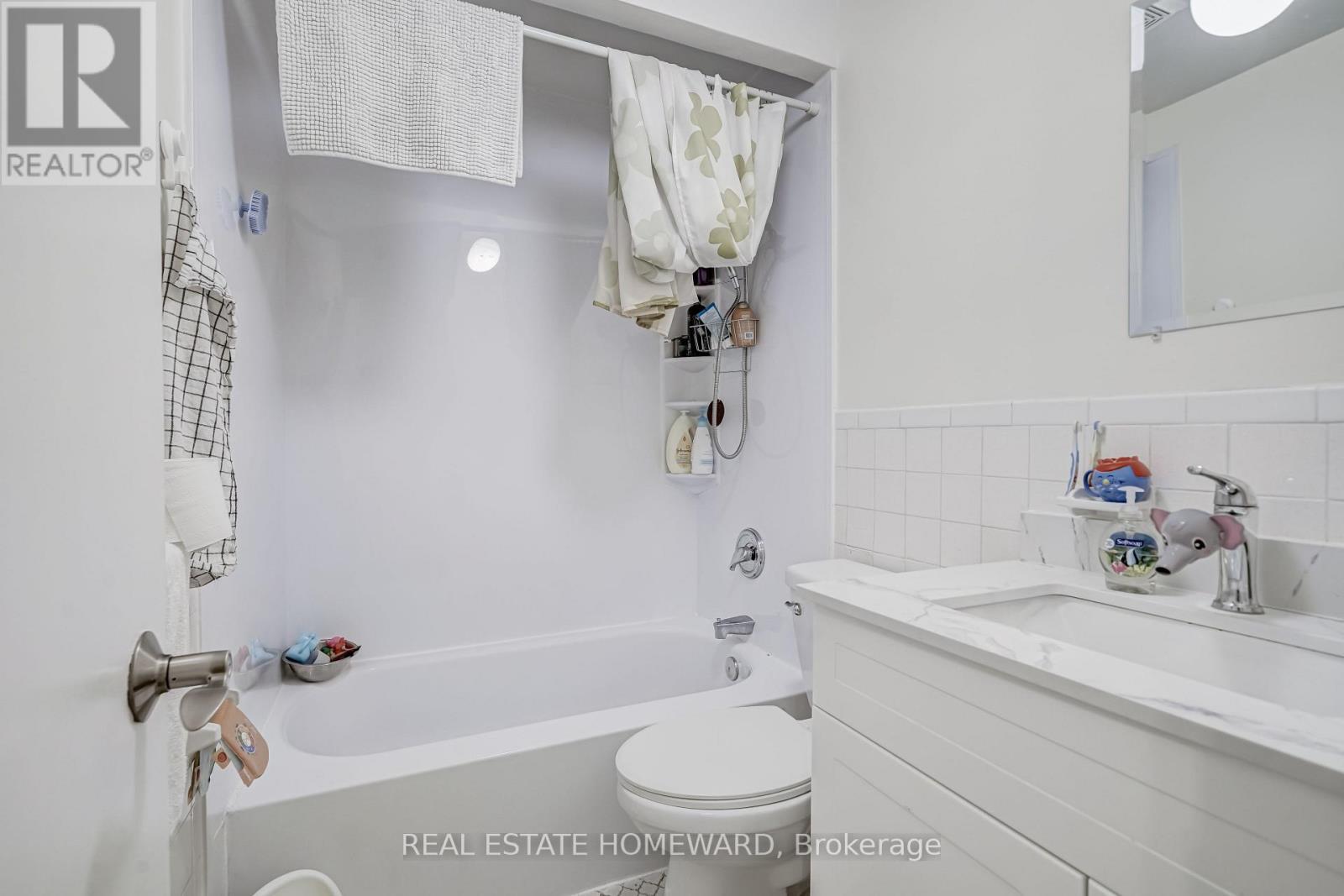 












176/178 BALSAM AVENUE

,
Toronto (The Beaches),




Ontario
M4E3C1

