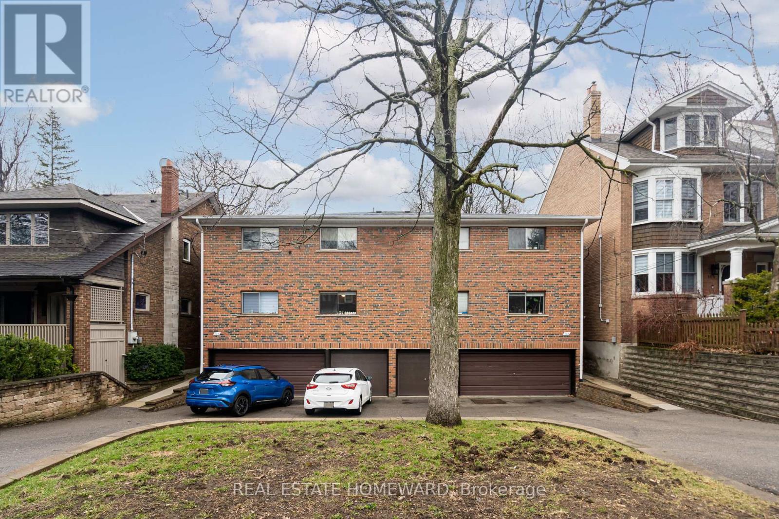 












176/178 BALSAM AVENUE

,
Toronto (The Beaches),




Ontario
M4E3C1

