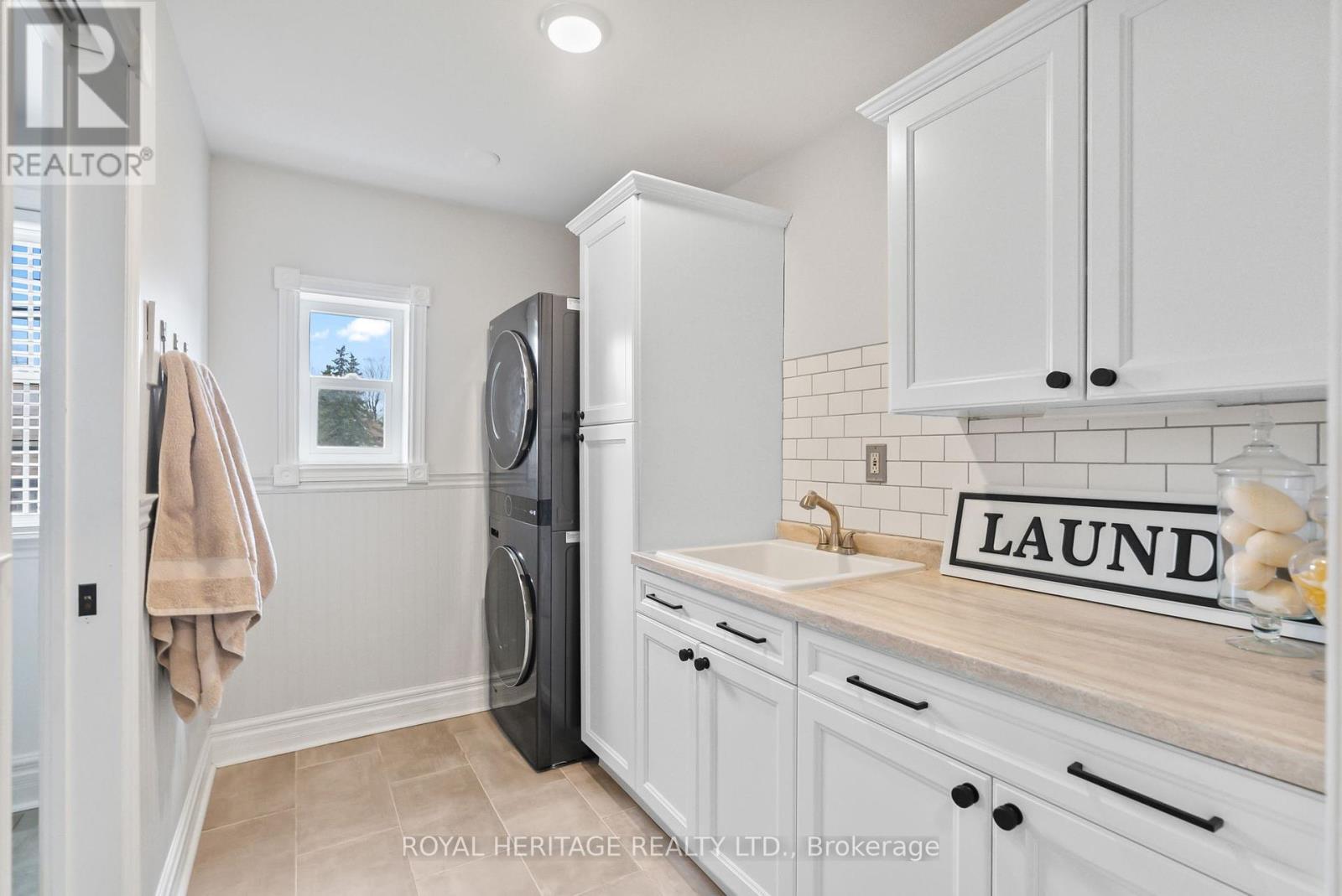 












5016 BARBER STREET E

,
Pickering,




Ontario
L1Y1B4


