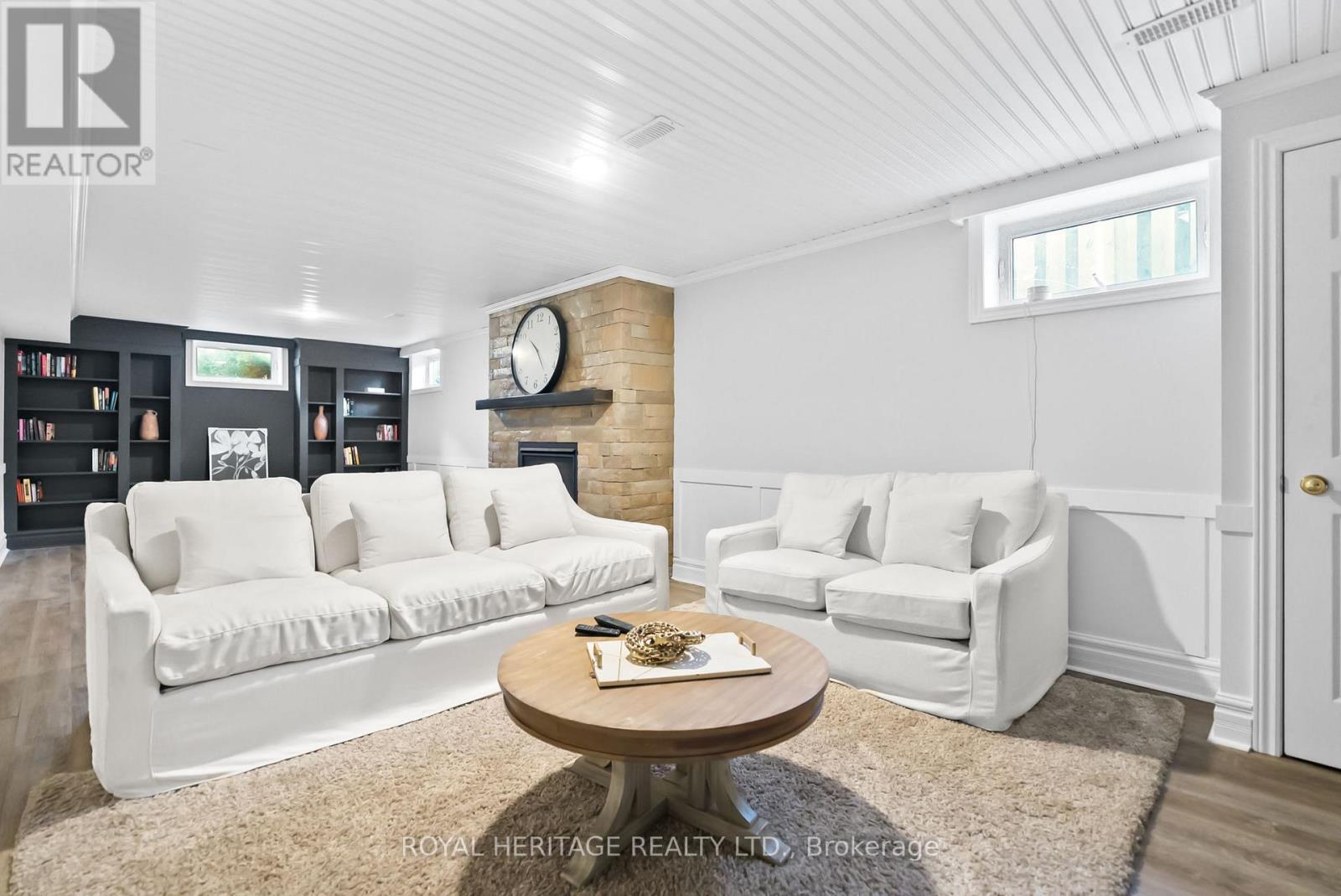 












5016 BARBER STREET E

,
Pickering,




Ontario
L1Y1B4

