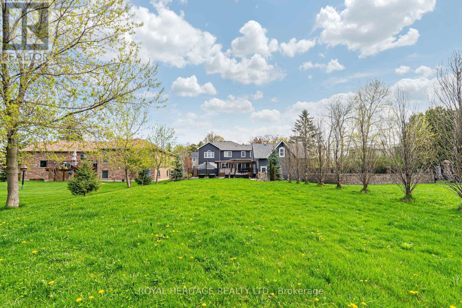 












5016 BARBER STREET E

,
Pickering,




Ontario
L1Y1B4

