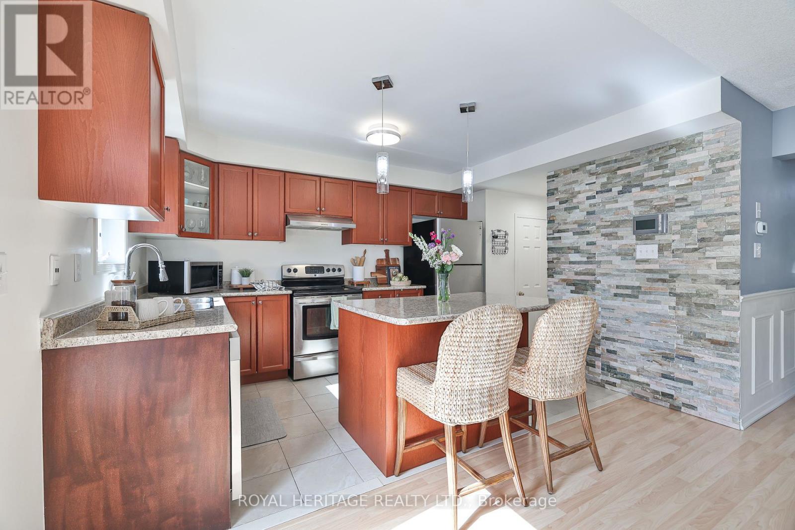 












28 CHASTON ROAD

,
Ajax (Central East),




Ontario
L1Z0M6

