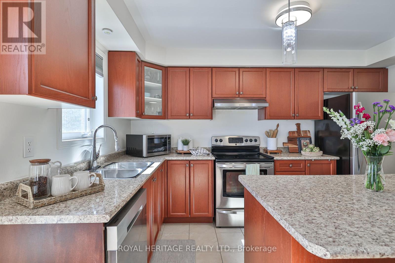 












28 CHASTON ROAD

,
Ajax (Central East),




Ontario
L1Z0M6

