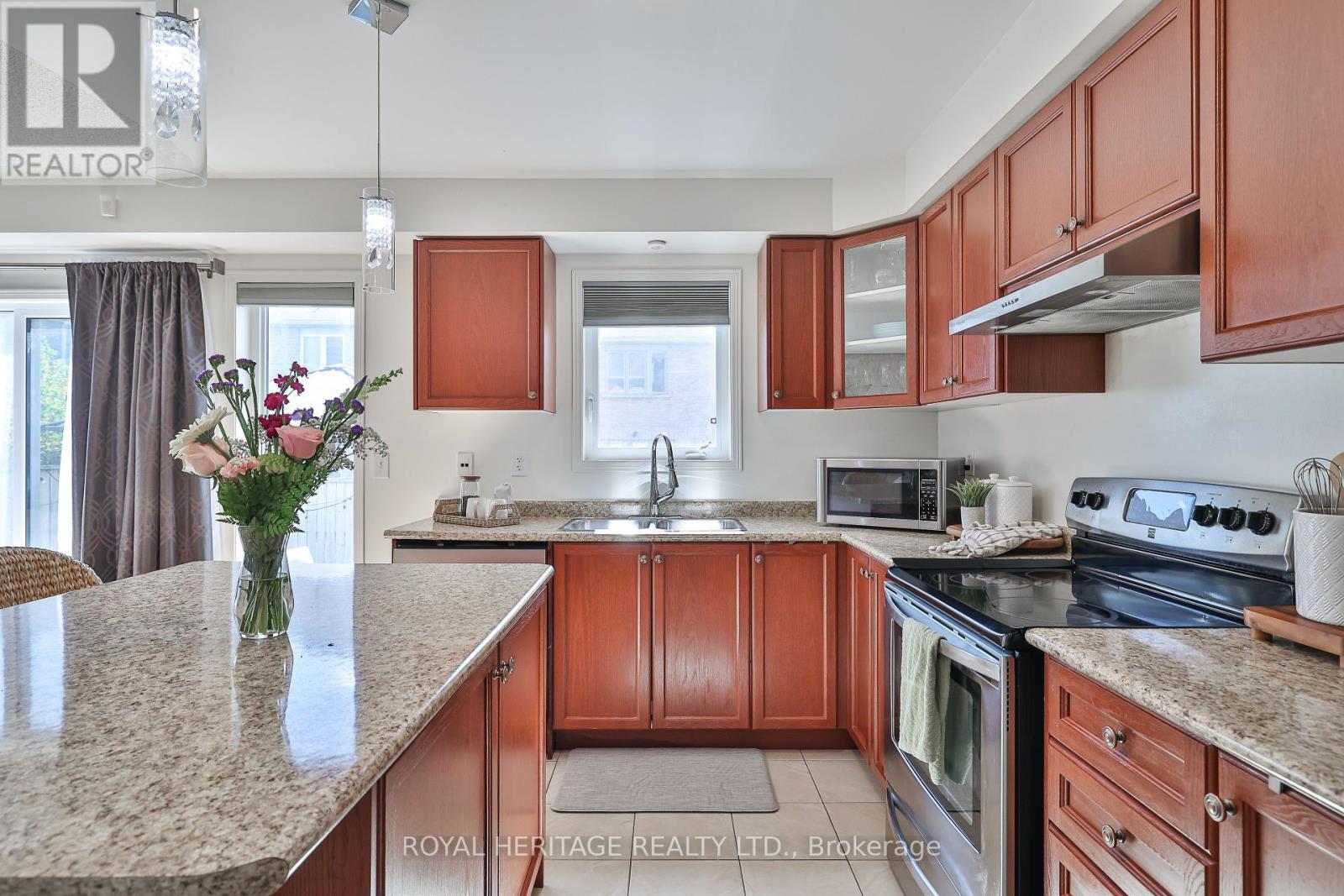 












28 CHASTON ROAD

,
Ajax (Central East),




Ontario
L1Z0M6

