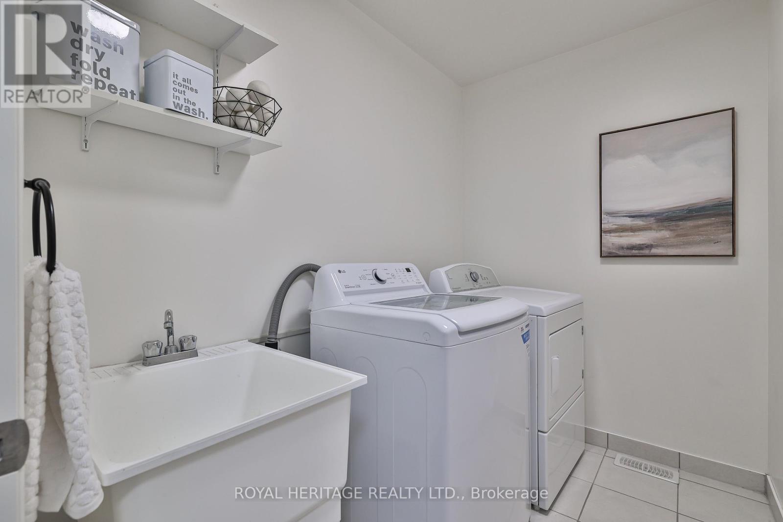 












28 CHASTON ROAD

,
Ajax (Central East),




Ontario
L1Z0M6

