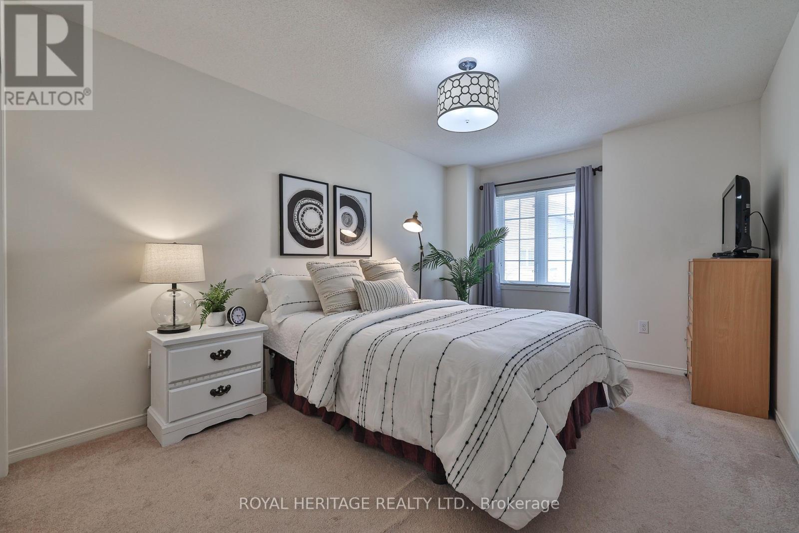 












28 CHASTON ROAD

,
Ajax (Central East),




Ontario
L1Z0M6

