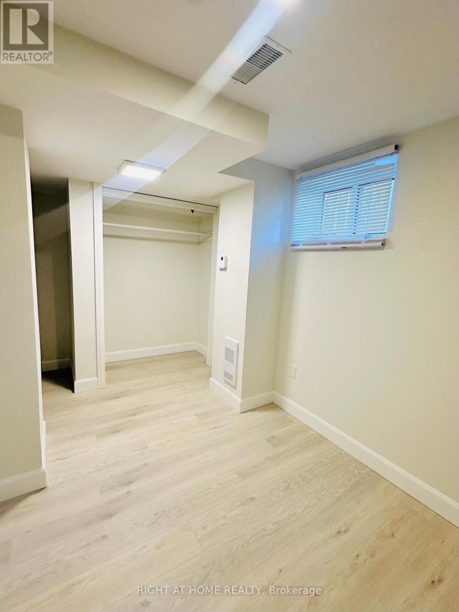 












LOWER - 1053 SOMERVILLE STREET

,
Oshawa (Centennial),




Ontario
L1G4K4

