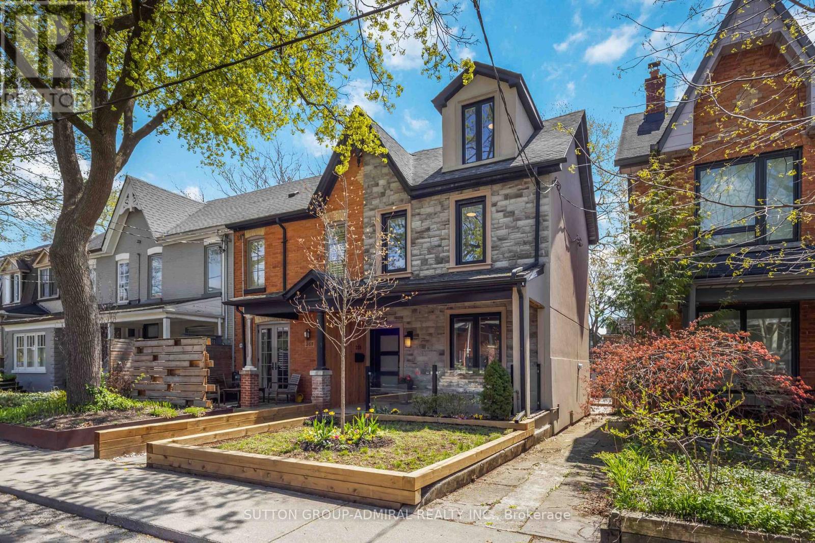 












235 BAIN AVENUE

,
Toronto (North Riverdale),




Ontario
M4K1G2


