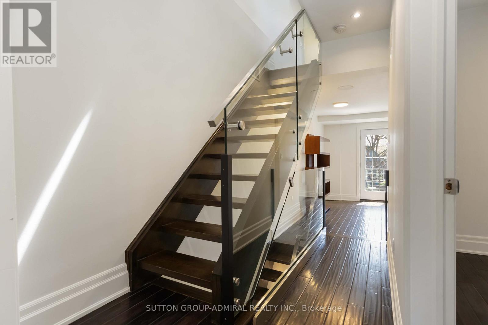 












235 BAIN AVENUE

,
Toronto (North Riverdale),




Ontario
M4K1G2

