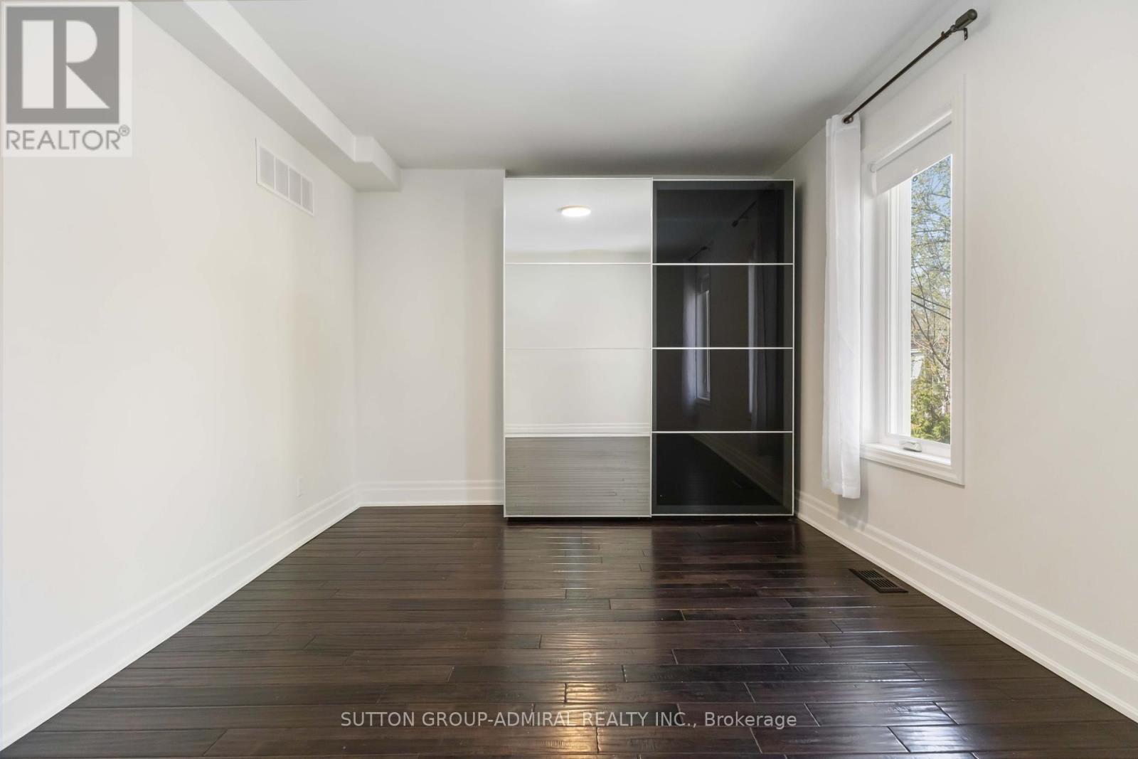 












235 BAIN AVENUE

,
Toronto (North Riverdale),




Ontario
M4K1G2

