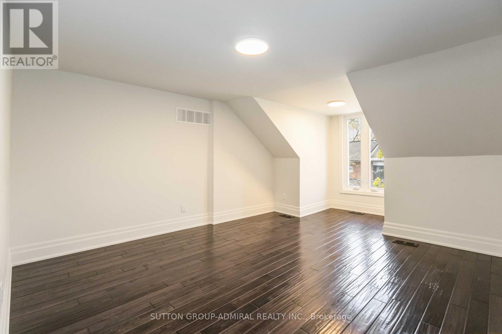 












235 BAIN AVENUE

,
Toronto (North Riverdale),




Ontario
M4K1G2

